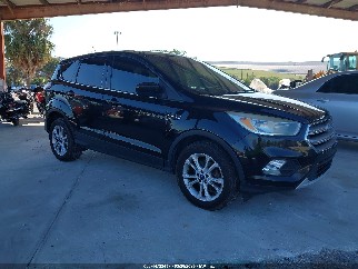 2017 Ford Escape, VIN 1FMCU0GD3HUD15983. Фото 1 з 6 з аукціону IAAI. Каталог авто зі США OpenDataCar.