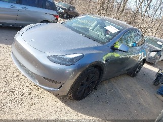 2025 Tesla Model Y, VIN 7SAYGDEE2SF287262. Фото 2 из 6 с аукциона IAAI. Каталог авто из США OpenDataCar.