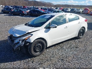 2018 Kia Forte, VIN 3KPFK4A73JE196242. Zdjęcie 2 z 6 z aukcji IAAI. Katalog aut z USA OpenDataCar.