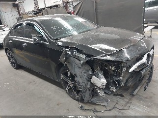 2022 Mercedes-benz A-Class, VIN W1K3G4EB7NJ352736. Фото 1 из 6 с аукциона IAAI. Каталог авто из США OpenDataCar.