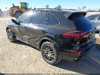 2017 Porsche Cayenne, VIN WP1AE2A23HLA71624. Фото 3 з 6 з аукціону IAAI. Каталог авто зі США OpenDataCar.