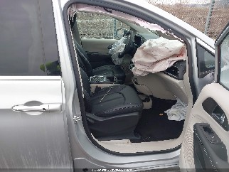 2024 Chrysler Pacifica, VIN 2C4RC1BG2RR184472. Фото 5 з 6 з аукціону IAAI. Каталог авто зі США OpenDataCar.