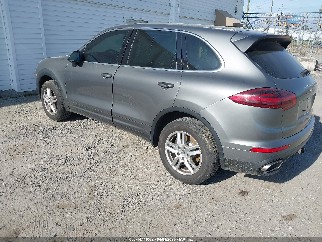 2017 Porsche Cayenne, VIN WP1AA2A26HKA92064. Фото 3 з 6 з аукціону IAAI. Каталог авто зі США OpenDataCar.