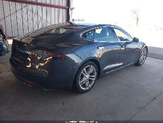 2015 Tesla Model S, VIN 5YJSA1H17FF081775. Фото 4 из 6 с аукциона IAAI. Каталог авто из США OpenDataCar.