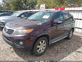 2013 Kia Sorento, VIN 5XYKT3A63DG365390. Фото 2 из 6 с аукциона IAAI. Каталог авто из США OpenDataCar.