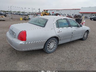 2004 Lincoln Town Car, VIN 1LNHM81W74Y638077. Фото 4 з 6 з аукціону IAAI. Каталог авто зі США OpenDataCar.