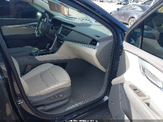 2022 Cadillac XT5, VIN 1GYKNCR46NZ177456. Zdjęcie 5 z 6 z aukcji IAAI. Katalog aut z USA OpenDataCar.