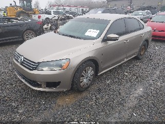 2015 Volkswagen Passat, VIN 1VWAT7A3XFC064306. Zdjęcie 2 z 6 z aukcji IAAI. Katalog aut z USA OpenDataCar.