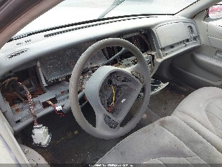 1998 Ford Crown Victoria, VIN 2FAFP73W0WX112103. Фото 6 з 6 з аукціону IAAI. Каталог авто зі США OpenDataCar.