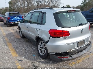 2017 Volkswagen Tiguan, VIN WVGAV7AX6HK047586. Zdjęcie 3 z 6 z aukcji IAAI. Katalog aut z USA OpenDataCar.