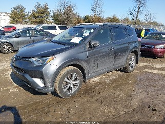 2018 Toyota RAV4, VIN JTMRFREVXJD242562. Фото 2 з 6 з аукціону IAAI. Каталог авто зі США OpenDataCar.