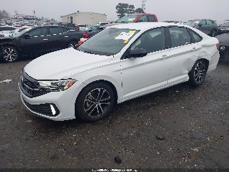 2024 Volkswagen Jetta, VIN 3VWBM7BU6RM045053. Фото 2 з 6 з аукціону IAAI. Каталог авто зі США OpenDataCar.