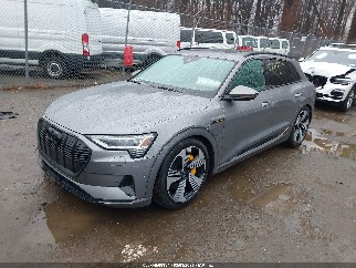 2022 Audi e-tron, VIN WA1LAAGE7NB008524. Фото 2 из 6 с аукциона IAAI. Каталог авто из США OpenDataCar.
