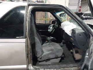 1999 Chevrolet Blazer, VIN 1GNCT18W3XK101753. Фото 5 из 6 с аукциона IAAI. Каталог авто из США OpenDataCar.