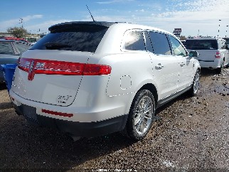 2016 Lincoln MKT, VIN 2LMHJ5AT2GBL00525. Фото 4 з 6 з аукціону IAAI. Каталог авто зі США OpenDataCar.