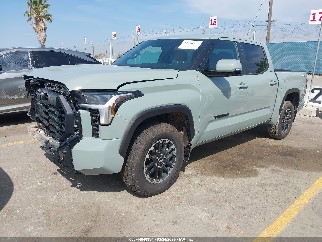 2025 Toyota Tundra, VIN 5TFLA5DB9SX330815. Фото 2 з 6 з аукціону IAAI. Каталог авто зі США OpenDataCar.