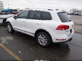 2014 Volkswagen Touareg, VIN WVGEF9BP6ED008442. Zdjęcie 3 z 6 z aukcji IAAI. Katalog aut z USA OpenDataCar.