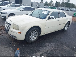 2010 Chrysler 300, VIN 2C3CA5CV1AH328110. Фото 2 з 6 з аукціону IAAI. Каталог авто зі США OpenDataCar.