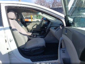 2018 Hyundai Sonata, VIN 5NPE24AF9JH696792. Фото 5 з 6 з аукціону IAAI. Каталог авто зі США OpenDataCar.
