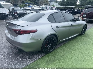 2017 Alfa romeo Giulia, VIN ZARFAEBN9H7555163. Zdjęcie 4 z 6 z aukcji IAAI. Katalog aut z USA OpenDataCar.