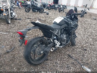 2025 Suzuki GSX800, VIN JS1EM13B6S7101027. Фото 4 з 6 з аукціону IAAI. Каталог авто зі США OpenDataCar.