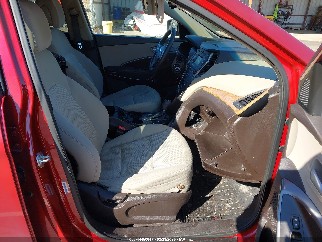 2015 Hyundai Santa Fe, VIN 5XYZU3LB5FG235698. Фото 5 из 6 с аукциона IAAI. Каталог авто из США OpenDataCar.