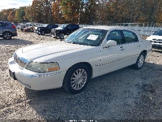 2003 Lincoln Town Car, VIN 1LNHM82W13Y660914. Фото 2 з 6 з аукціону IAAI. Каталог авто зі США OpenDataCar.