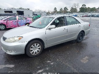 2005 Toyota Camry, VIN 4T1BE32K75U974581. Zdjęcie 2 z 6 z aukcji IAAI. Katalog aut z USA OpenDataCar.
