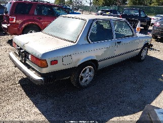 1982 Bmw 3 Series, VIN WBAAG3305C8052403. Zdjęcie 4 z 6 z aukcji IAAI. Katalog aut z USA OpenDataCar.