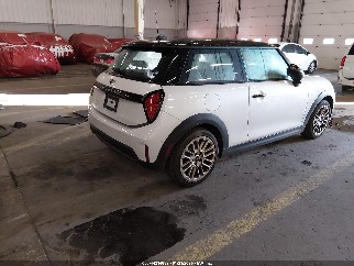 2025 Mini Hardtop, VIN WMW13GD02S2X04672. Zdjęcie 4 z 6 z aukcji IAAI. Katalog aut z USA OpenDataCar.