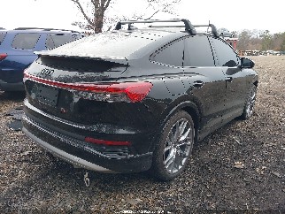 2025 Audi Q4 e-tron Sportback, VIN WA14UBFZ7SP032682. Фото 4 из 6 с аукциона IAAI. Каталог авто из США OpenDataCar.