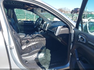 2017 Porsche Cayenne, VIN WP1AA2A23HKA84228. Фото 5 з 6 з аукціону IAAI. Каталог авто зі США OpenDataCar.