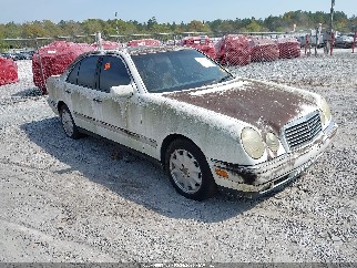 1996 Mercedes-benz E-Class, VIN WDBJF55F9TJ022105. Фото 1 из 6 с аукциона IAAI. Каталог авто из США OpenDataCar.