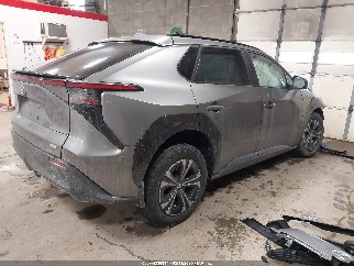 2024 Toyota BZ4X, VIN JTMABACA9RA073643. Zdjęcie 4 z 6 z aukcji IAAI. Katalog aut z USA OpenDataCar.