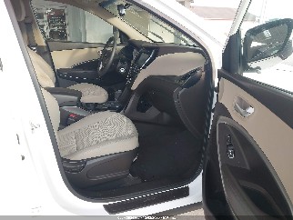 2017 Hyundai Santa Fe, VIN 5NMZUDLB8HH023067. Фото 5 з 6 з аукціону IAAI. Каталог авто зі США OpenDataCar.