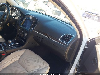 2019 Chrysler 300, VIN 2C3CCAEG8KH698120. Фото 5 з 6 з аукціону IAAI. Каталог авто зі США OpenDataCar.