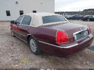 2004 Lincoln Town Car, VIN 1LNHM81W14Y674637. Фото 3 з 6 з аукціону IAAI. Каталог авто зі США OpenDataCar.