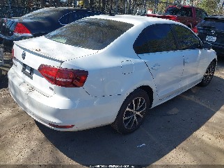 2017 Volkswagen Jetta, VIN 3VWDB7AJXHM353797. Фото 4 з 6 з аукціону IAAI. Каталог авто зі США OpenDataCar.