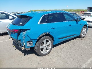 2019 Audi e-tron, VIN WA1VABGE3KB020972. Фото 4 з 6 з аукціону IAAI. Каталог авто зі США OpenDataCar.