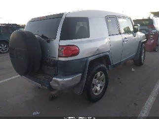 2007 Toyota FJ Cruiser, VIN JTEZU11FX70018712. Фото 4 з 6 з аукціону IAAI. Каталог авто зі США OpenDataCar.
