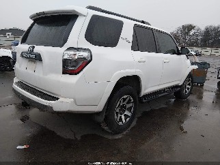 2019 Toyota 4Runner, VIN JTEBU5JR7K5611796. Zdjęcie 4 z 6 z aukcji IAAI. Katalog aut z USA OpenDataCar.