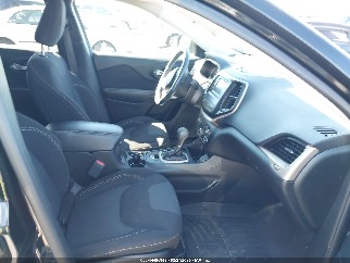 2017 Jeep Cherokee, VIN 1C4PJLCBXHW517521. Фото 5 з 6 з аукціону IAAI. Каталог авто зі США OpenDataCar.