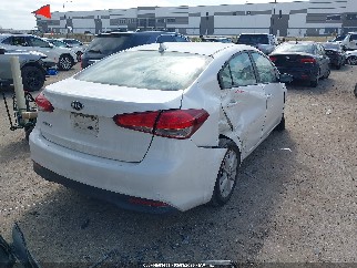 2017 Kia Forte, VIN 3KPFL4A77HE019085. Фото 4 з 6 з аукціону IAAI. Каталог авто зі США OpenDataCar.