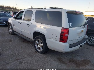 2013 Chevrolet Suburban 1500, VIN 1GNSCJE01DR157625. Zdjęcie 3 z 6 z aukcji IAAI. Katalog aut z USA OpenDataCar.