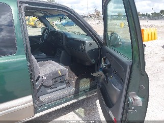 2002 Chevrolet Silverado 1500, VIN 2GCEC19T021386569. Zdjęcie 5 z 6 z aukcji IAAI. Katalog aut z USA OpenDataCar.