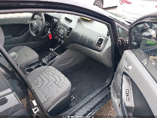 2018 Kia Forte, VIN 3KPFK4A7XJE275777. Фото 5 з 6 з аукціону IAAI. Каталог авто зі США OpenDataCar.