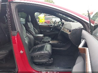 2017 Tesla Model X, VIN 5YJXCDE22HF054694. Фото 5 из 6 с аукциона IAAI. Каталог авто из США OpenDataCar.