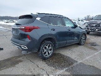 2023 Kia Seltos, VIN KNDERCAA2P7414032. Фото 4 з 6 з аукціону IAAI. Каталог авто зі США OpenDataCar.