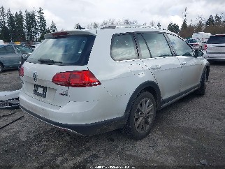 2017 Volkswagen Golf Alltrack, VIN 3VWH17AU5HM527659. Фото 4 из 6 с аукциона IAAI. Каталог авто из США OpenDataCar.