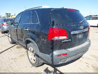 2013 Kia Sorento, VIN 5XYKT3A64DG388225. Zdjęcie 3 z 6 z aukcji IAAI. Katalog aut z USA OpenDataCar.